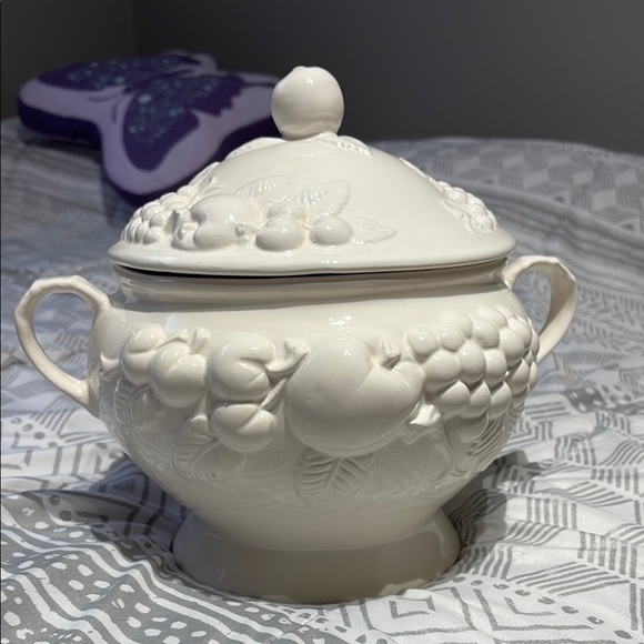 No Brand Other - Chic White Ceramic Soup Tureen